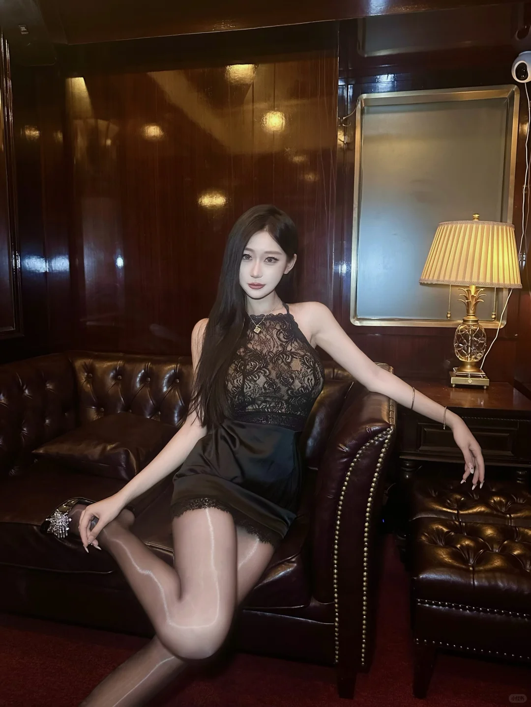 会反光的黑丝也太闪了吧