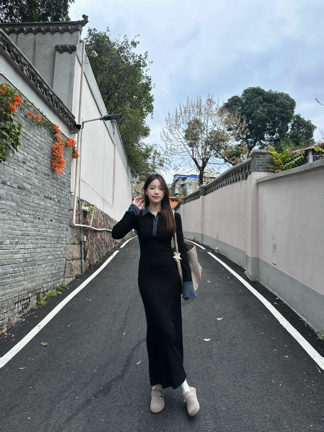 173 55 | 超显身材的黑色连衣裙📓～🍂