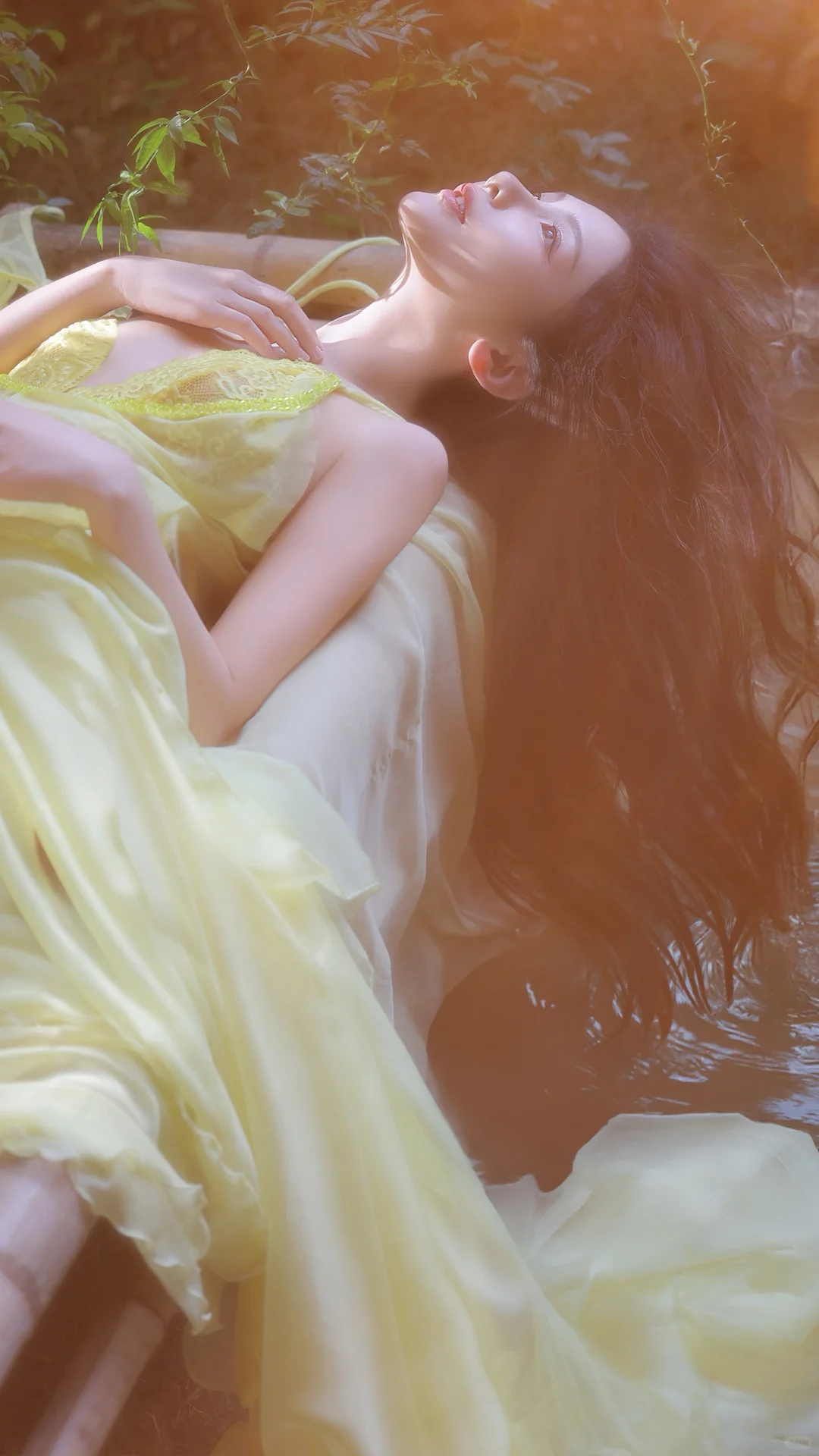 当我一直让她躺着拍照