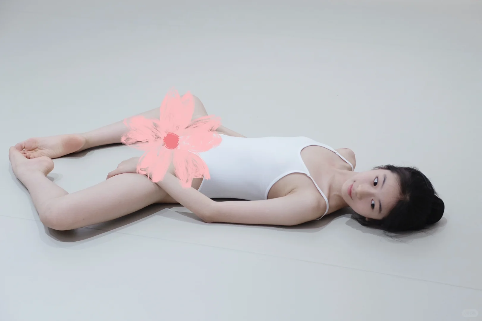 白色体服给人一种清冷的美感