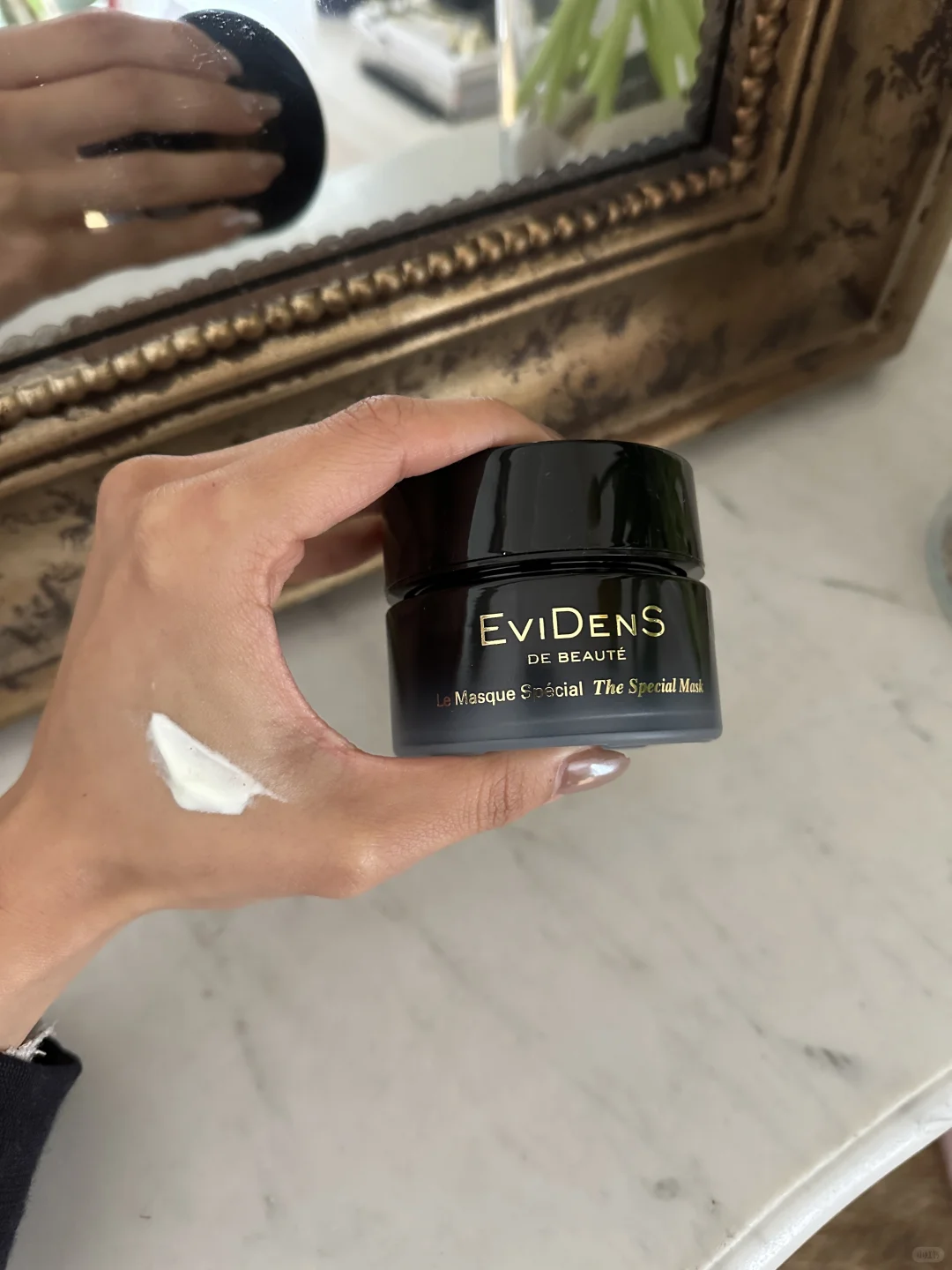 法国女人的高级感，不靠衣服靠气场