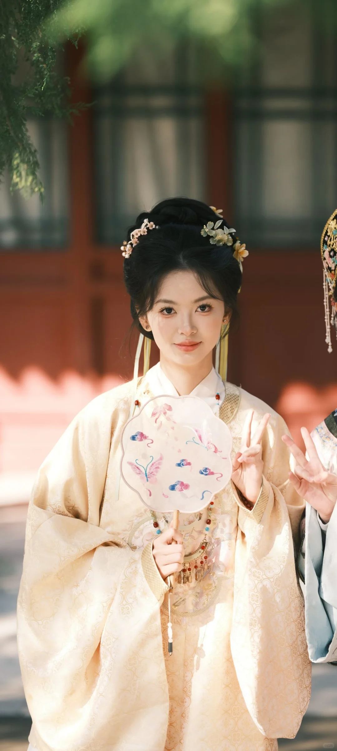 在一众格格装中选择了大明贵女