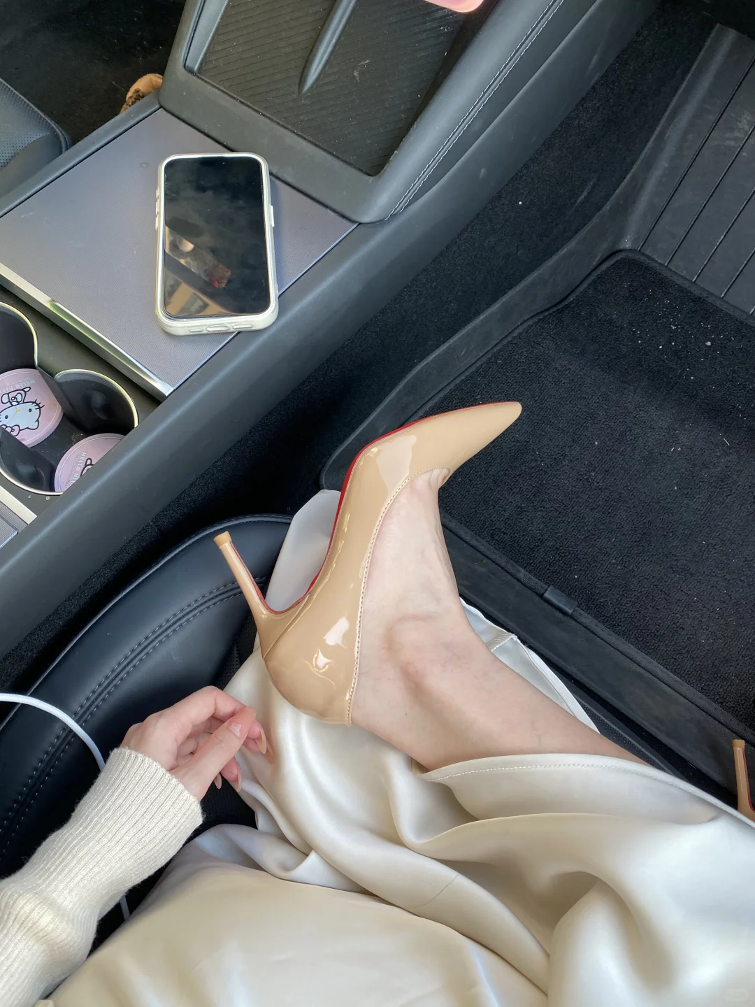 侧空红底也好sexyyyy