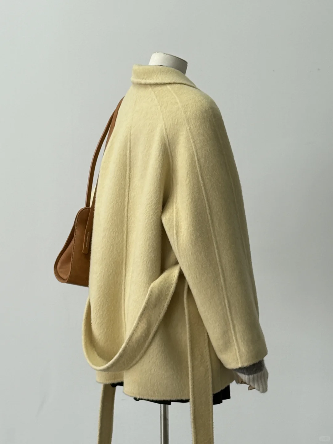 被问爆～穿银杏黄大衣的是谁家的乖乖女？