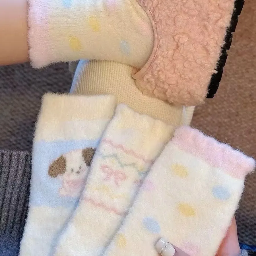 救命！这双费尔岛花边袜把秋冬氛围感焊在脚