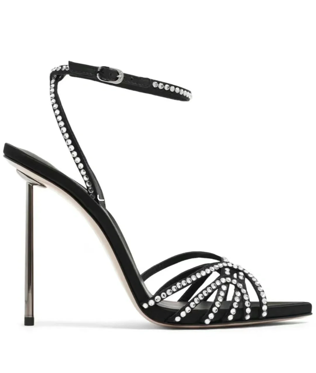 这双高跟鞋美到我了！！！