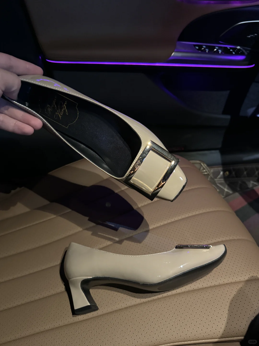 职场新手小白也能驾驭的方扣高跟鞋！