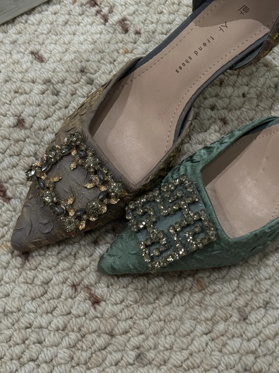 老婆们二选一！！高跟鞋选蓝色or绿色？？！！！！