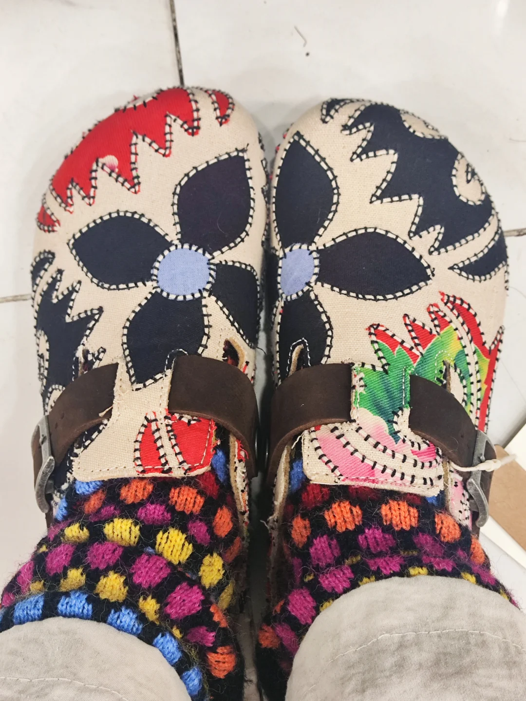 唔谁家美鞋谁家美袜