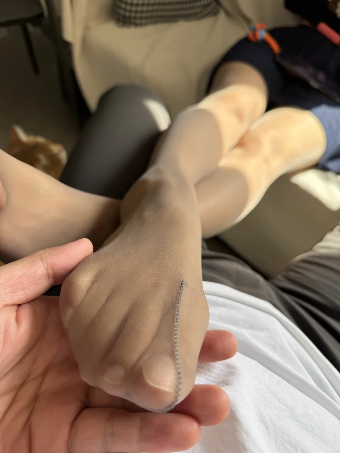 夫人最近喜欢上穿丝袜了