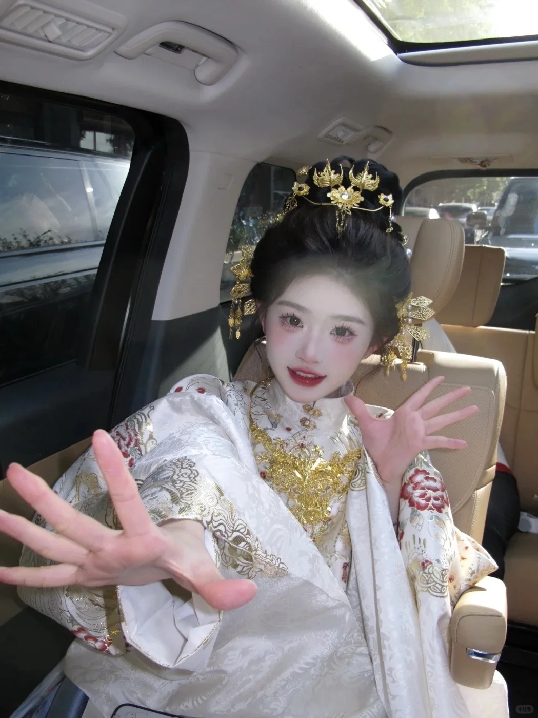 女孩子就是要来拍明媚贵气的明制汉服呀！！