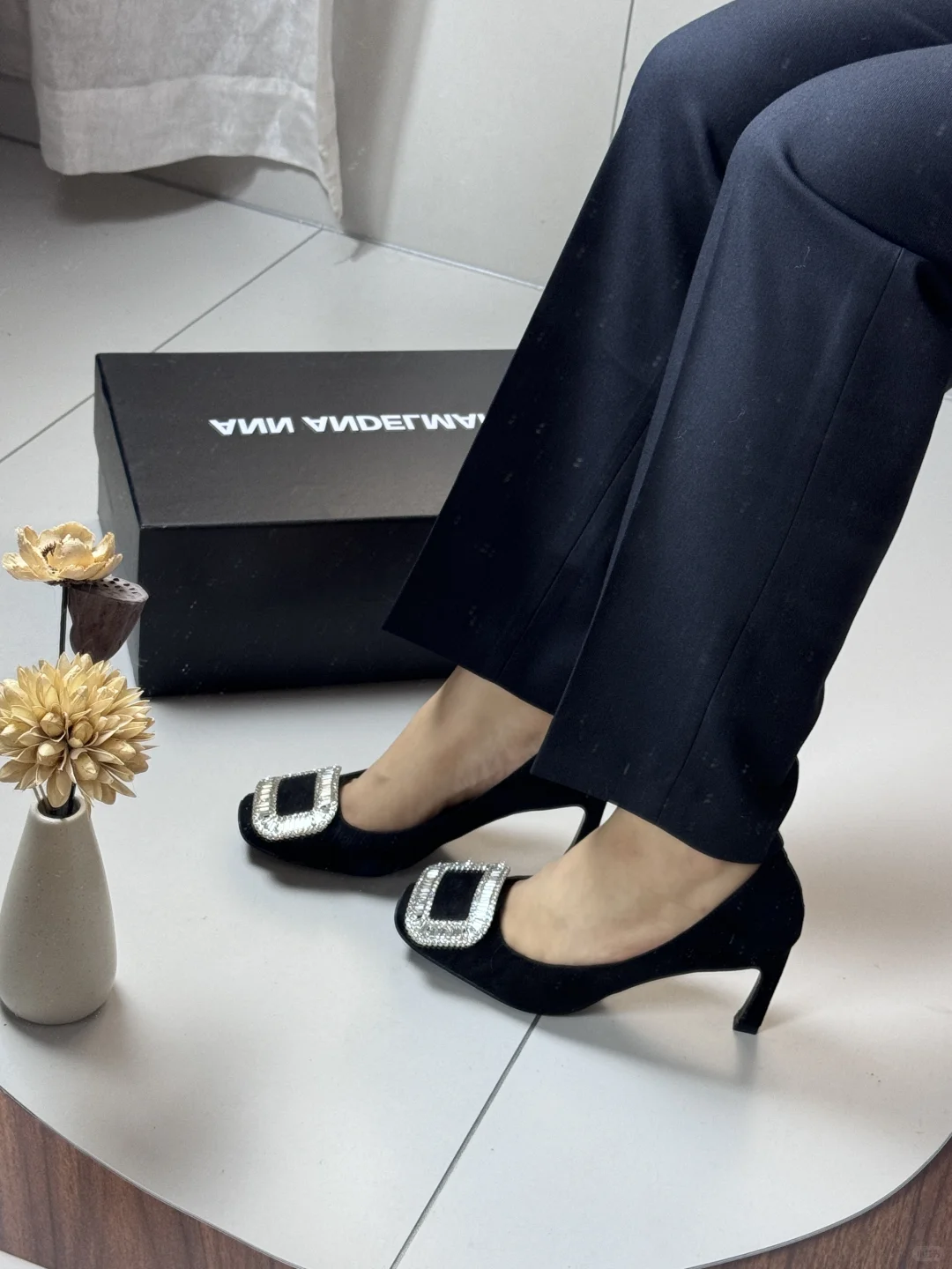 Rv钻扣7cm高跟鞋👠live图好高级又优雅&hearts;️