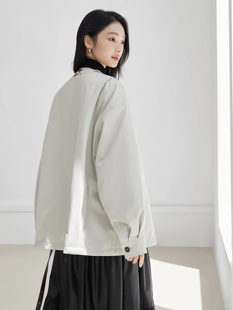 对白DUIBAI｜印花丝巾点缀优雅羽绒服