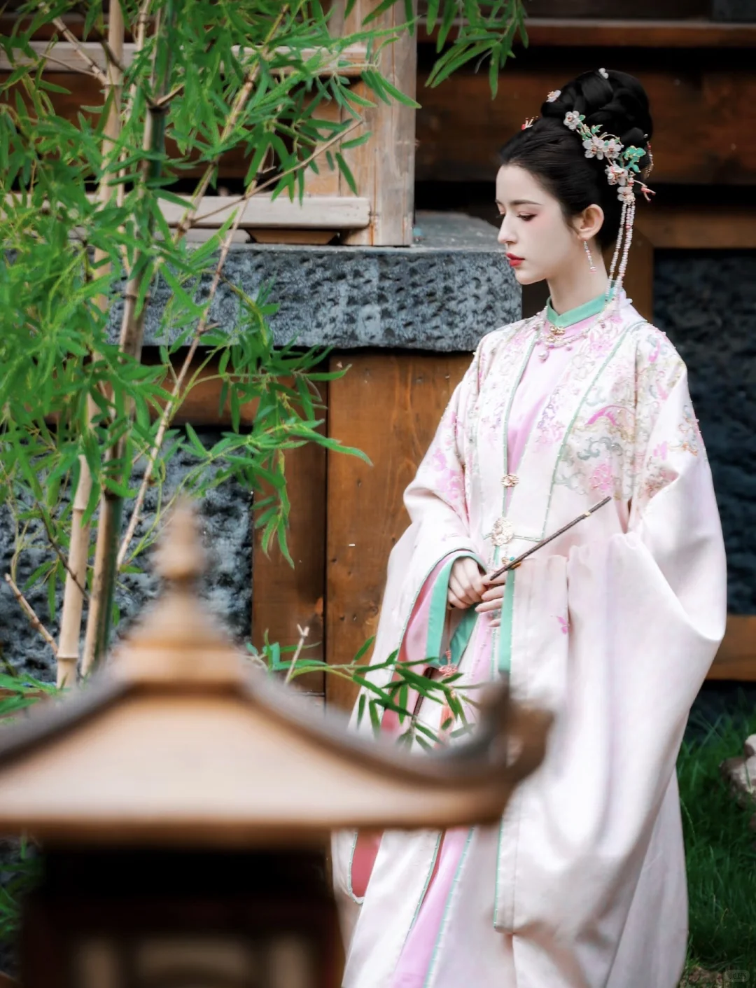 新疆美女哈尼克孜终于上桌演女主《锦月令》