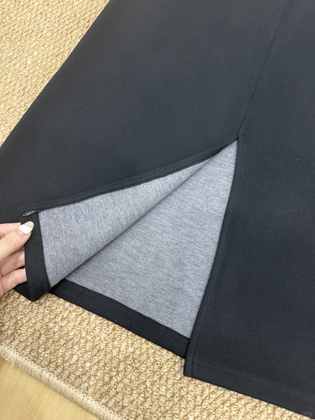 秋冬的高级感穿搭🍂黑色半裙爱了‼️