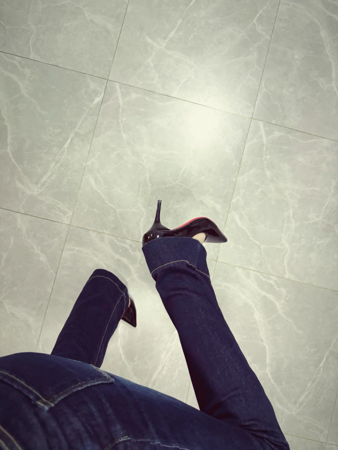 穿着8cm高跟鞋的女人干什么都会成功