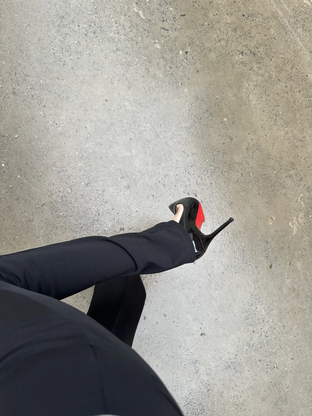 黑色高跟鞋是经典中的经典！