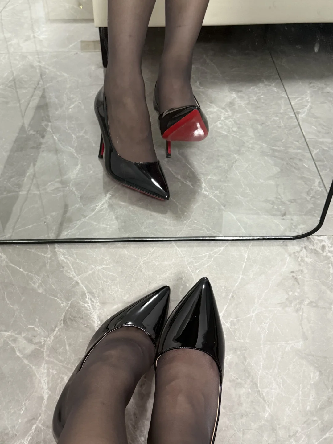 就算我踩你你也要为我的红底高跟鞋买单