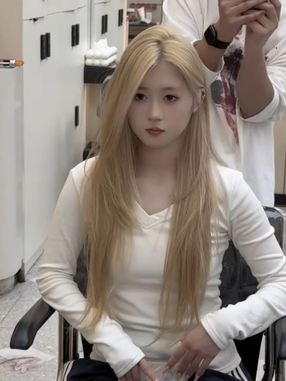 太显白了吧 增城女大学生染浅色尊嘟太美了