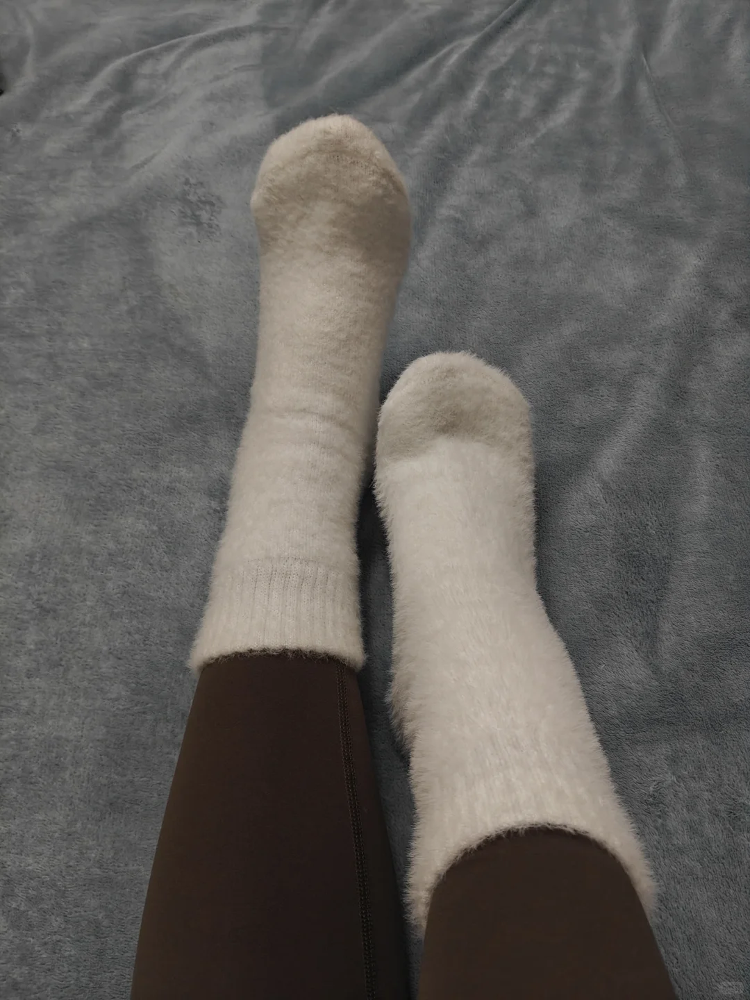 正常分享无不良引导，毛茸茸的袜子分享～