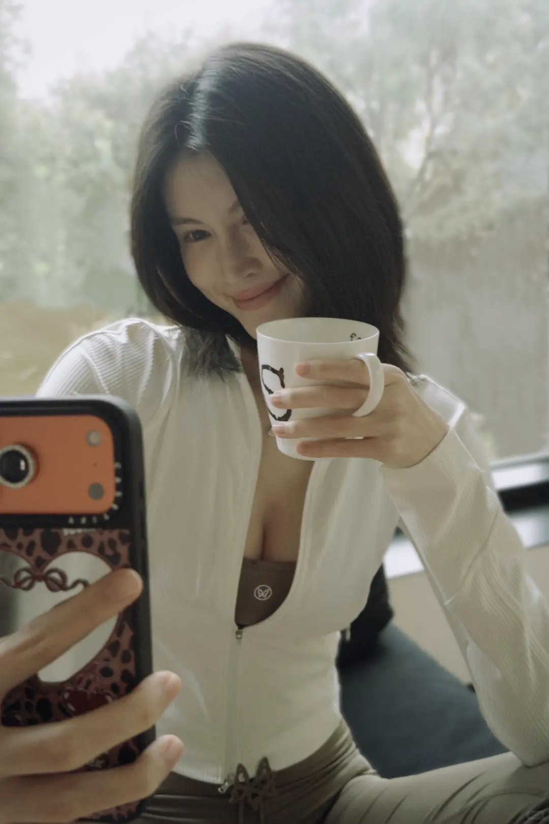 这哪像生过宝宝的呀，简直完美身材！