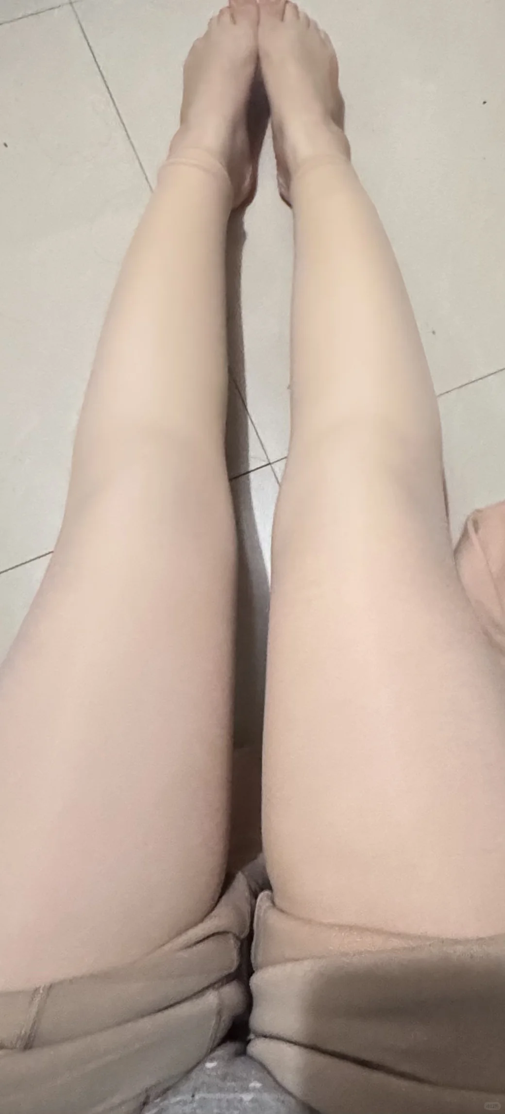 太喜欢我新买的美腿袜了！