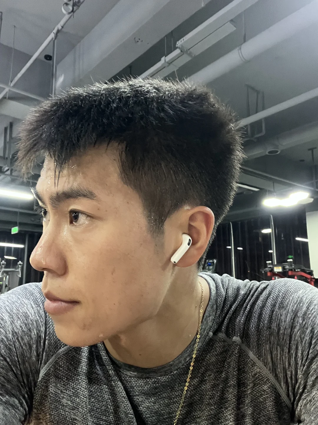 腹肌爆血管，体脂有十了嘛