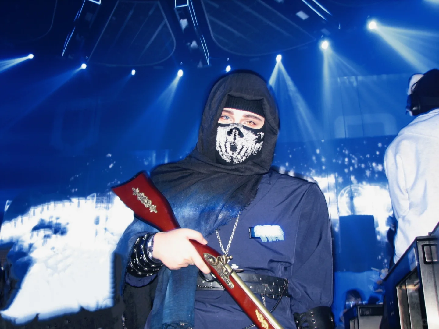 📸这位女士，我想您或许不该出现在这里