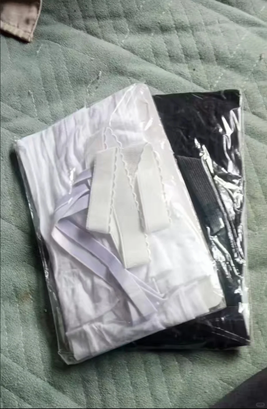 二手的袜子，评论区价pk高得快来~