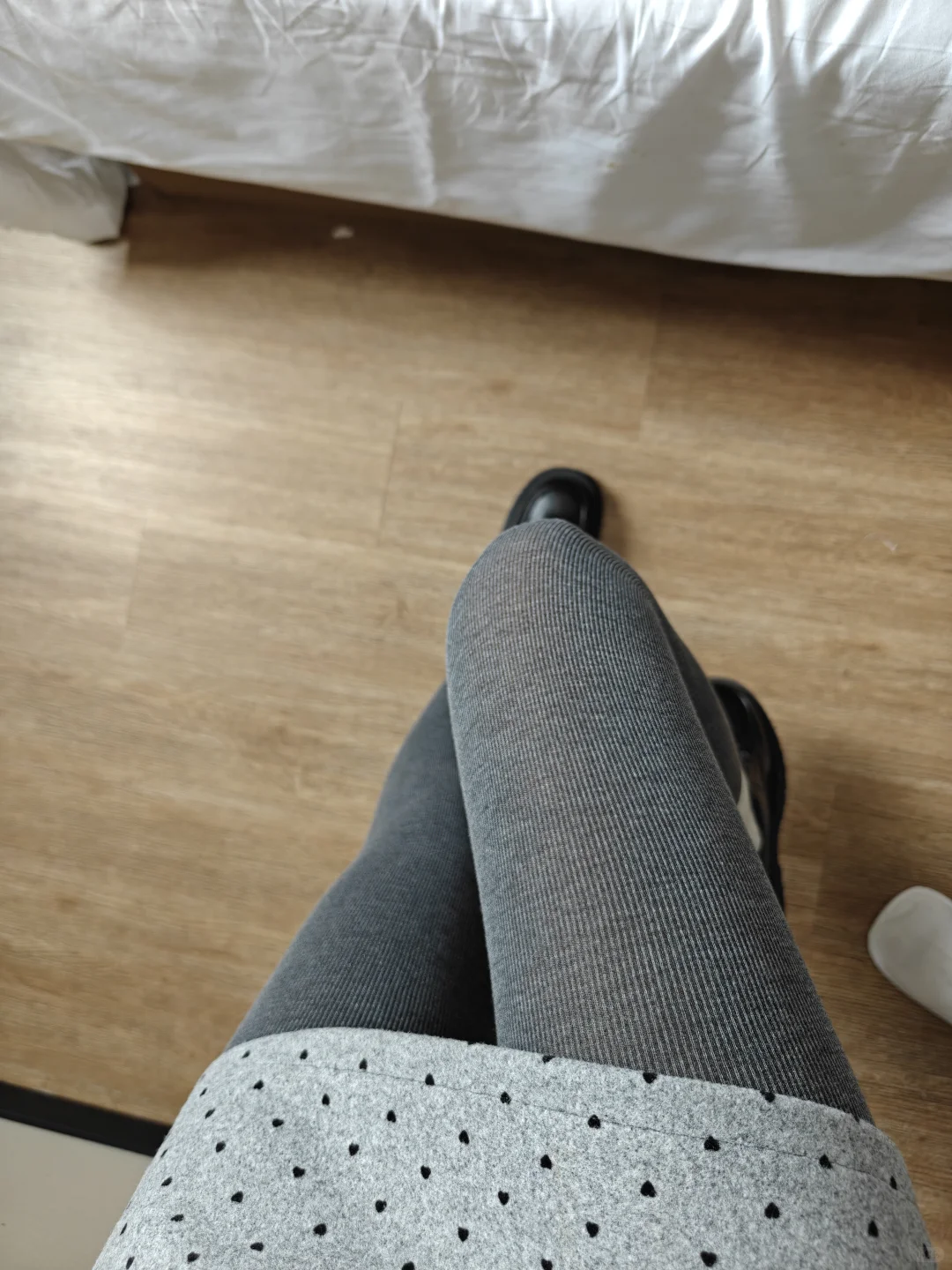 第一次尝试深灰色的打底袜