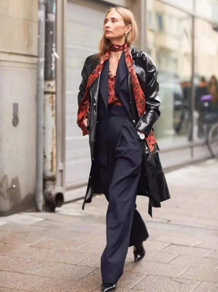 都说女人永远缺一条丝巾