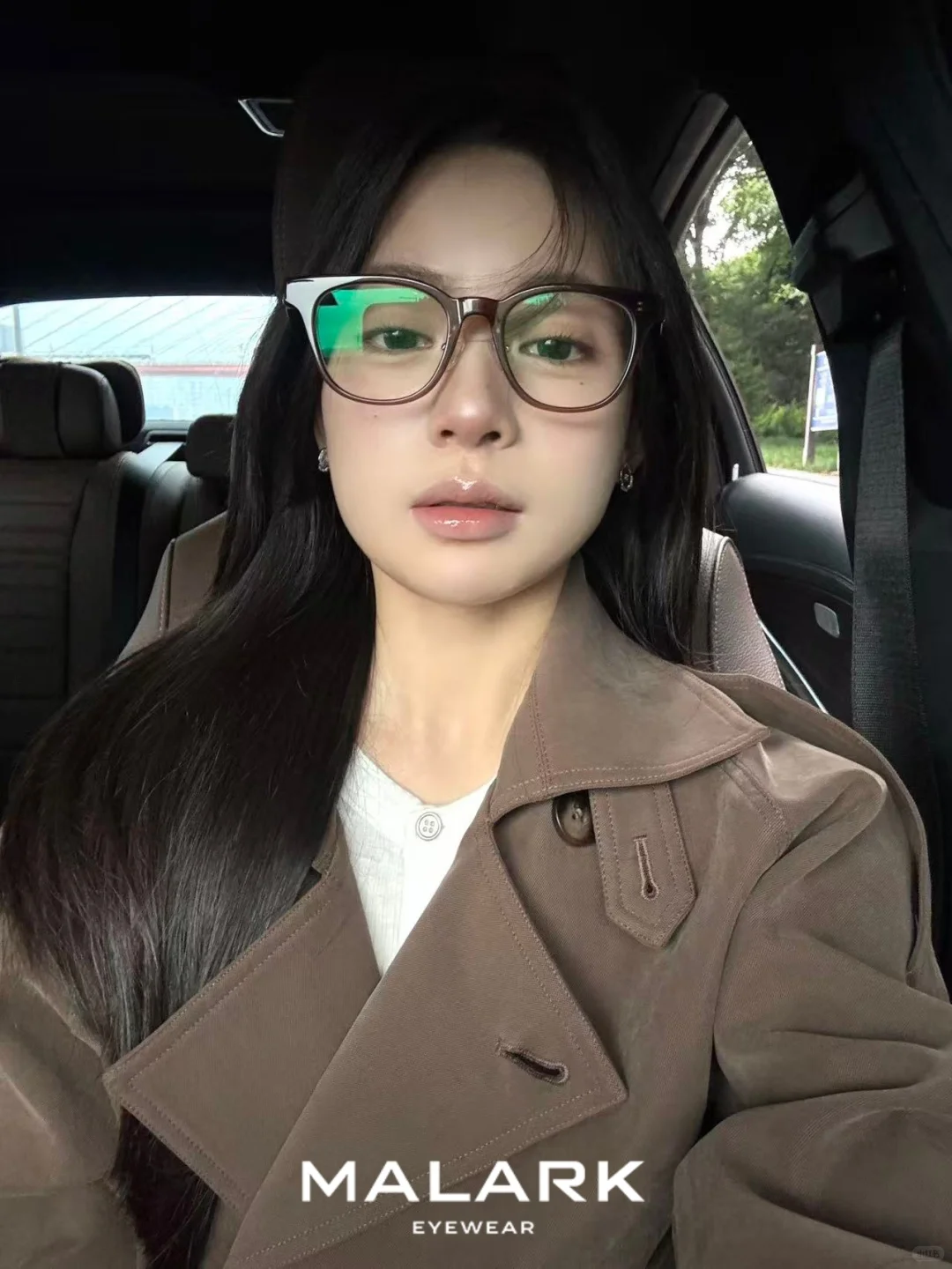 车内韩女是这样拍照的