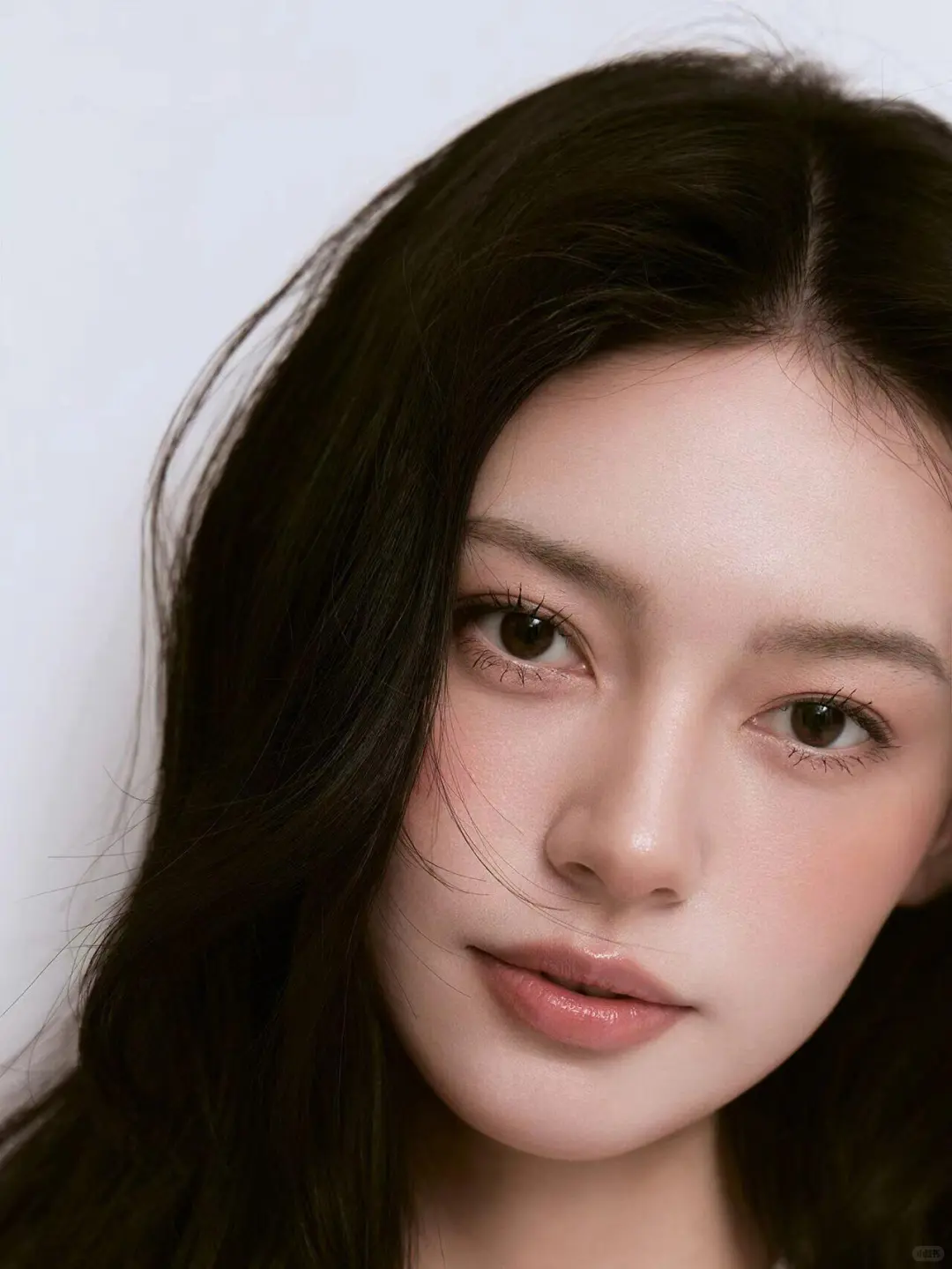 别低估白衬衫的魅力 满满纯欲感心跳漏半拍