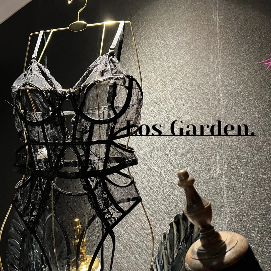 裙摆蕾丝若隐若现的透视感