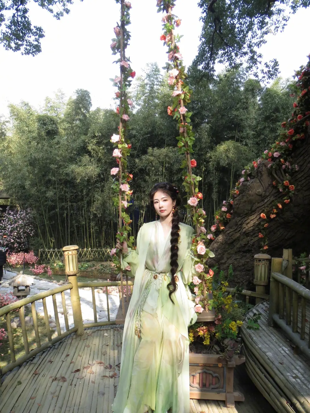 很喜欢白鹿的一组照片🦌🍃