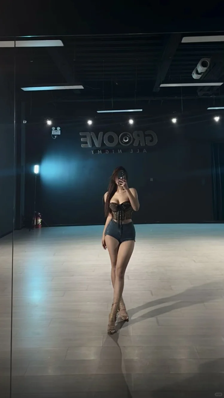 高跟鞋踩你脸上说谢谢了么