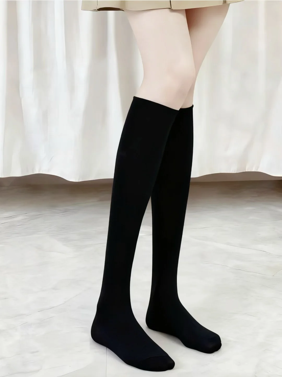 一旦穿上过膝袜～今年的秋冬搭配就定型了