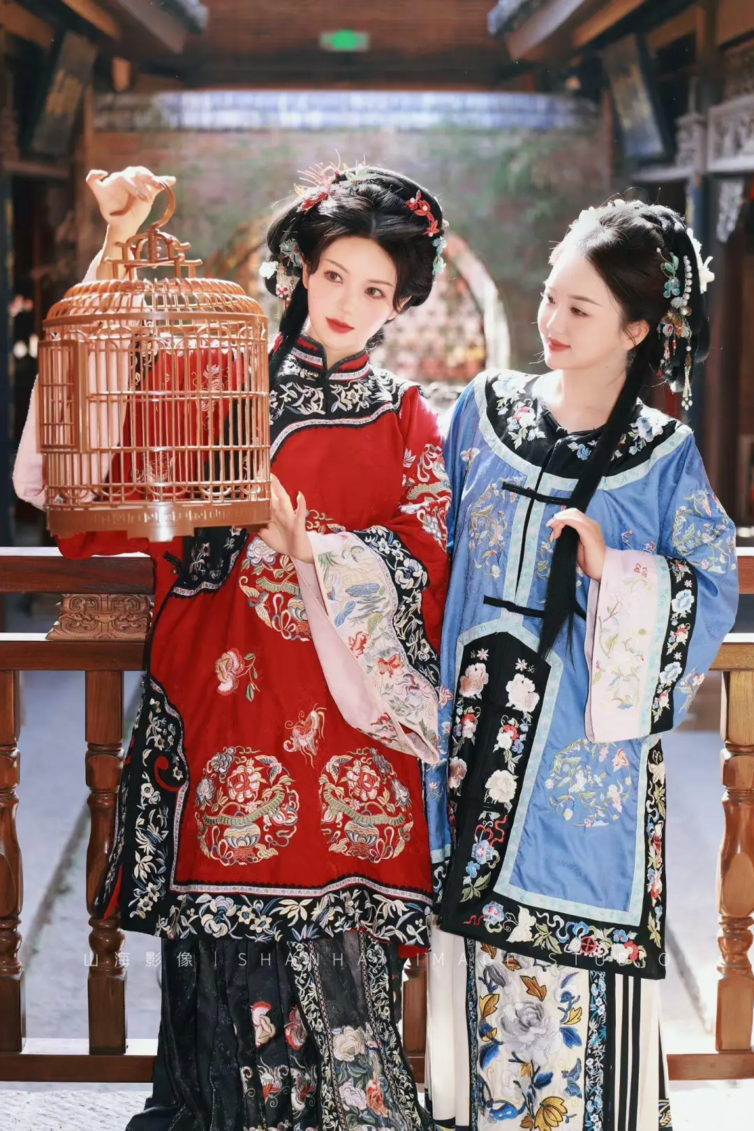 闺蜜我只和你拍🔥红蓝搭配，我俩天生一对