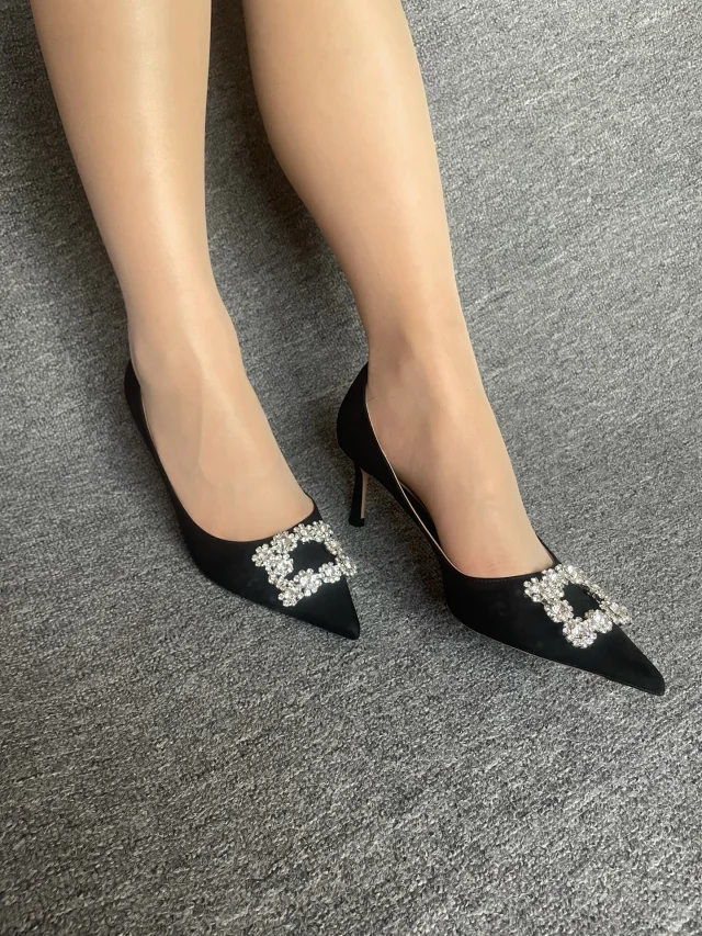 黑色绒面全羊皮内里水钻方扣女尖头细高跟鞋