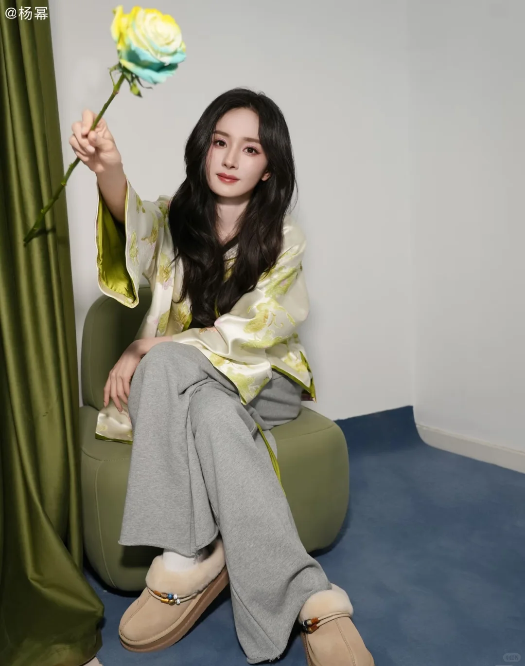 神仙颜值真的yyds～杨幂的新中式穿搭。