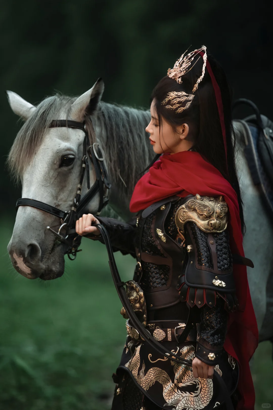 绝了！这套战袍骑马写真🔥，发朋友圈被问
