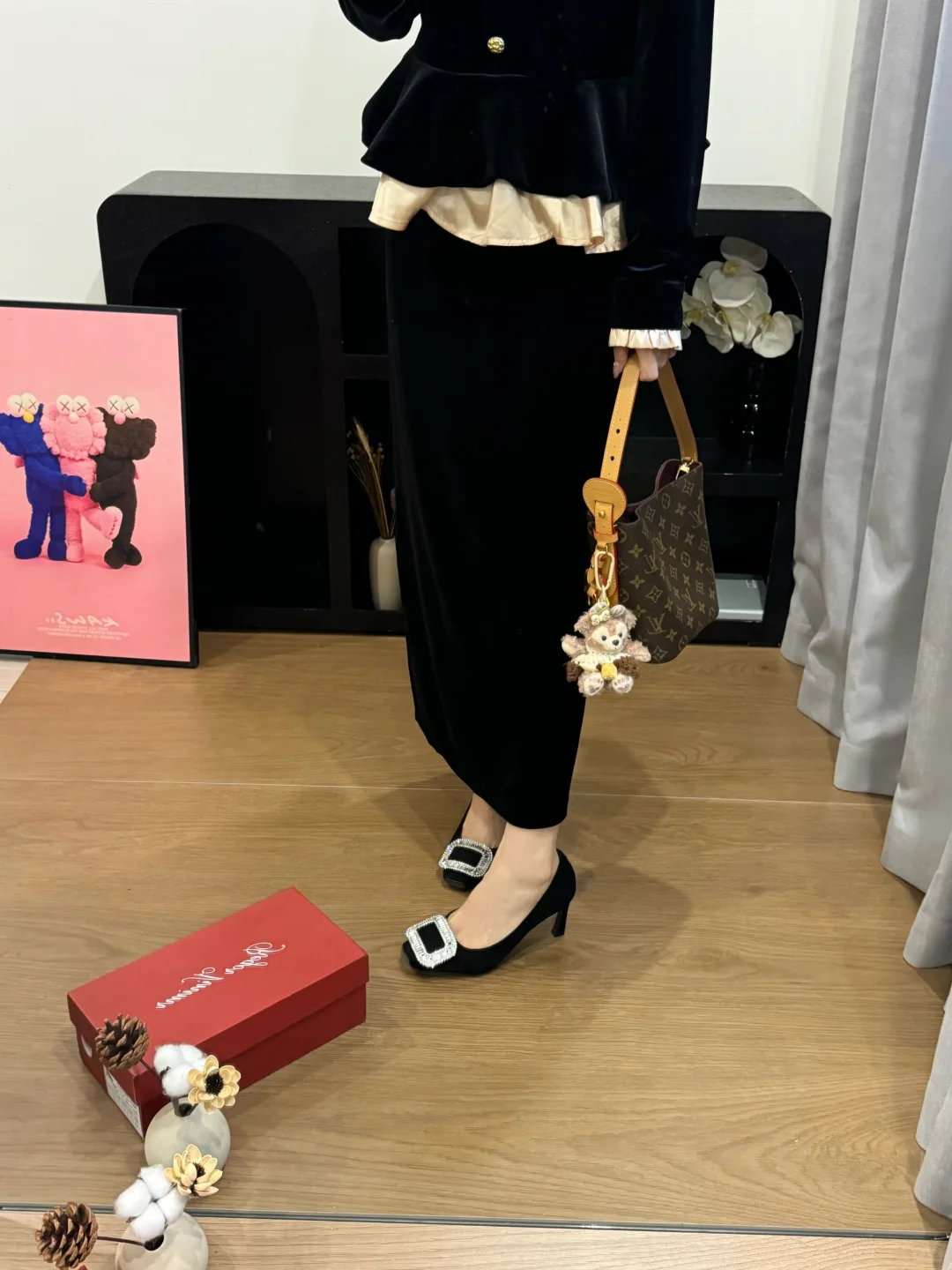 美鞋系列，Rv钻扣高跟鞋我先穿了啊～