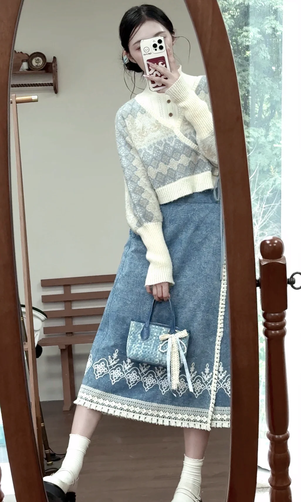 毛衣+牛仔裙，这才是早秋最权威的氛围感嘛