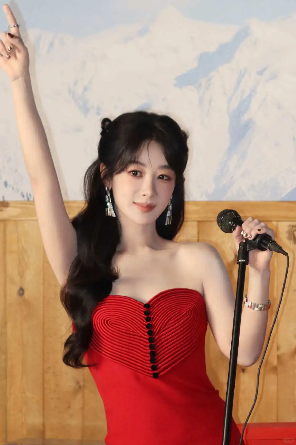 杨紫 甜妹变辣妹黑丝高跟鞋