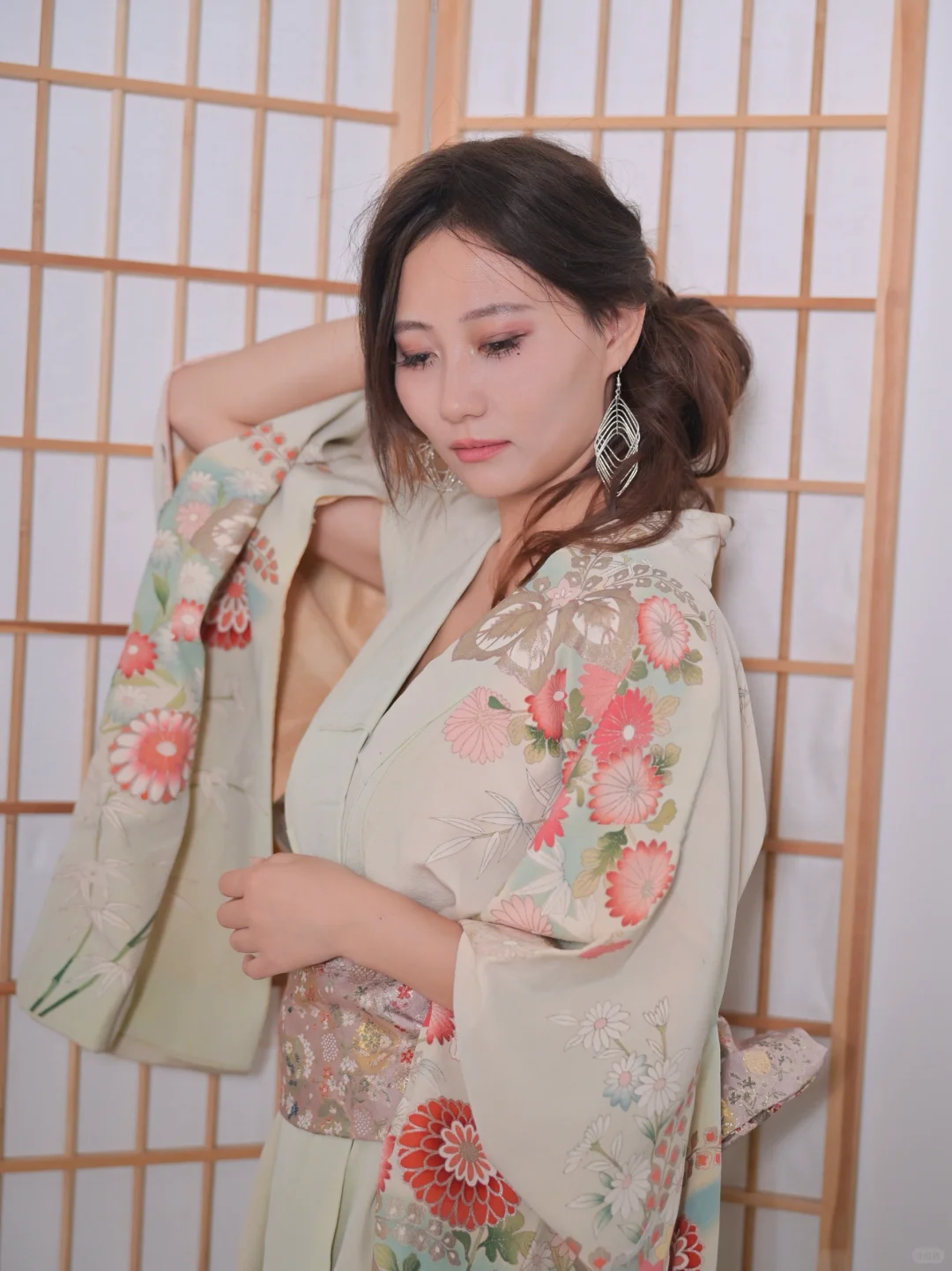 一袭清新花束和服，温柔眉目间流转~