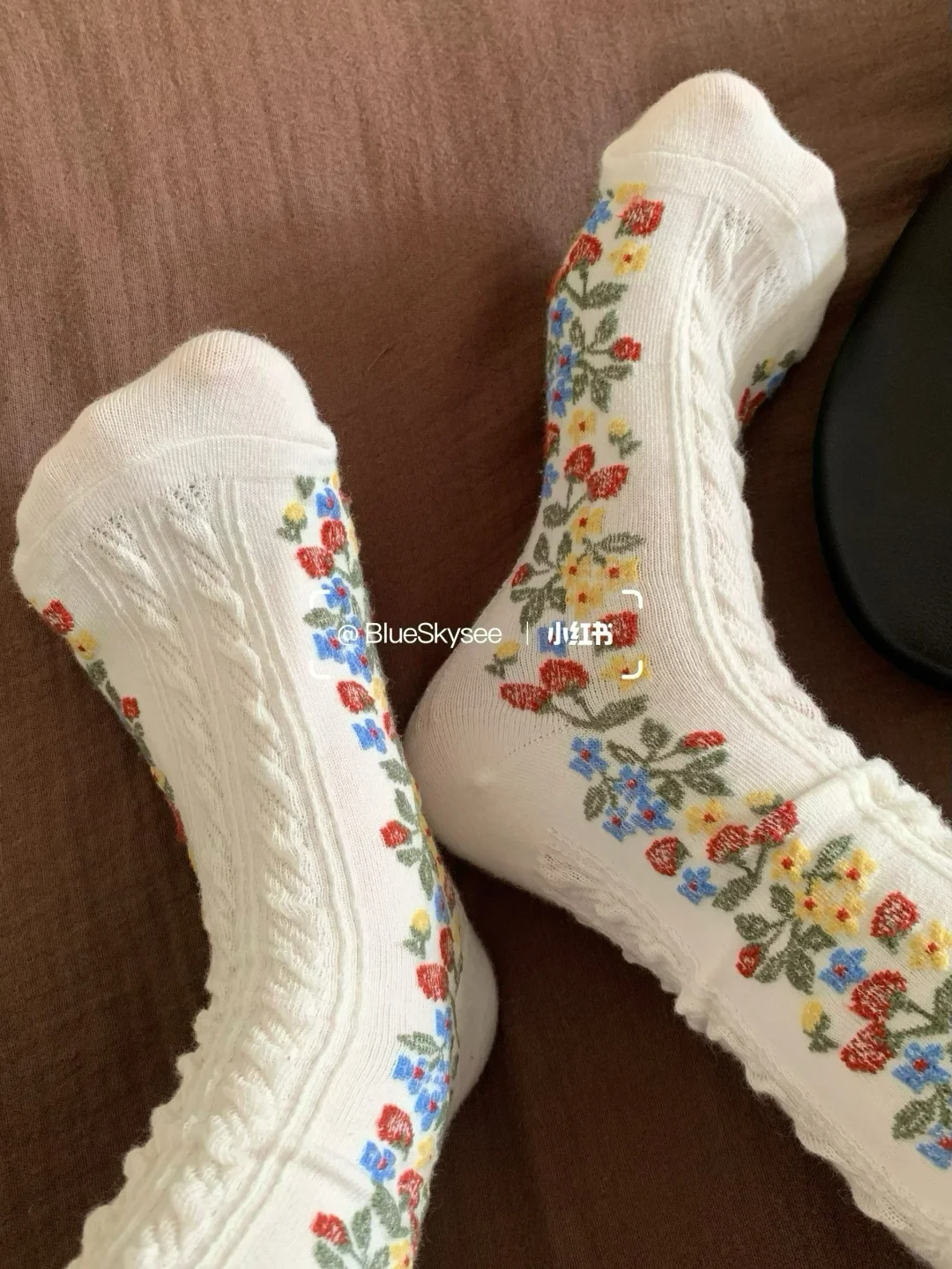 无碎花不秋冬💐好喜欢蕾丝浮雕新袜子~美晕