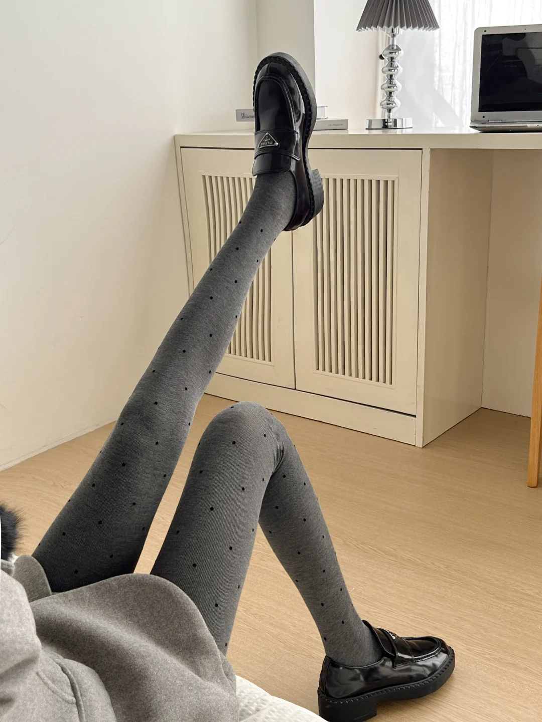 氛围感神器！灰色系波点连裤袜真的好韩！