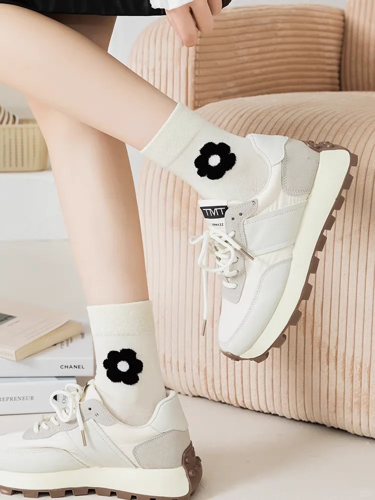 这家袜子美炸了～花朵袜让运动更俏皮