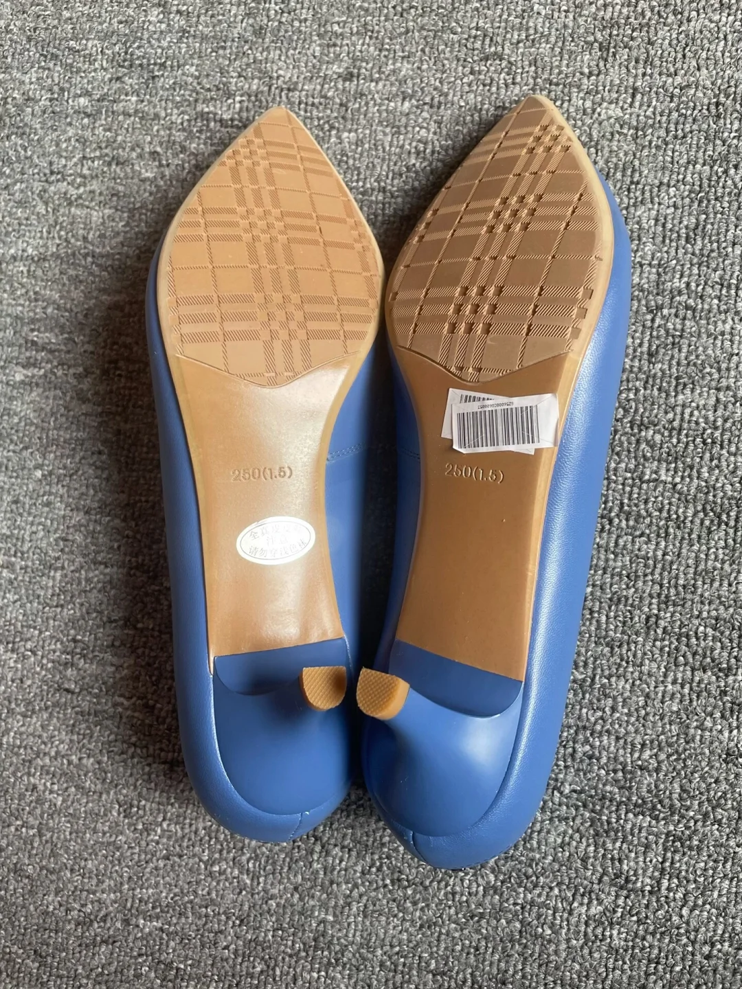 天蓝色牛皮细跟尖头大码中跟小高跟女单鞋