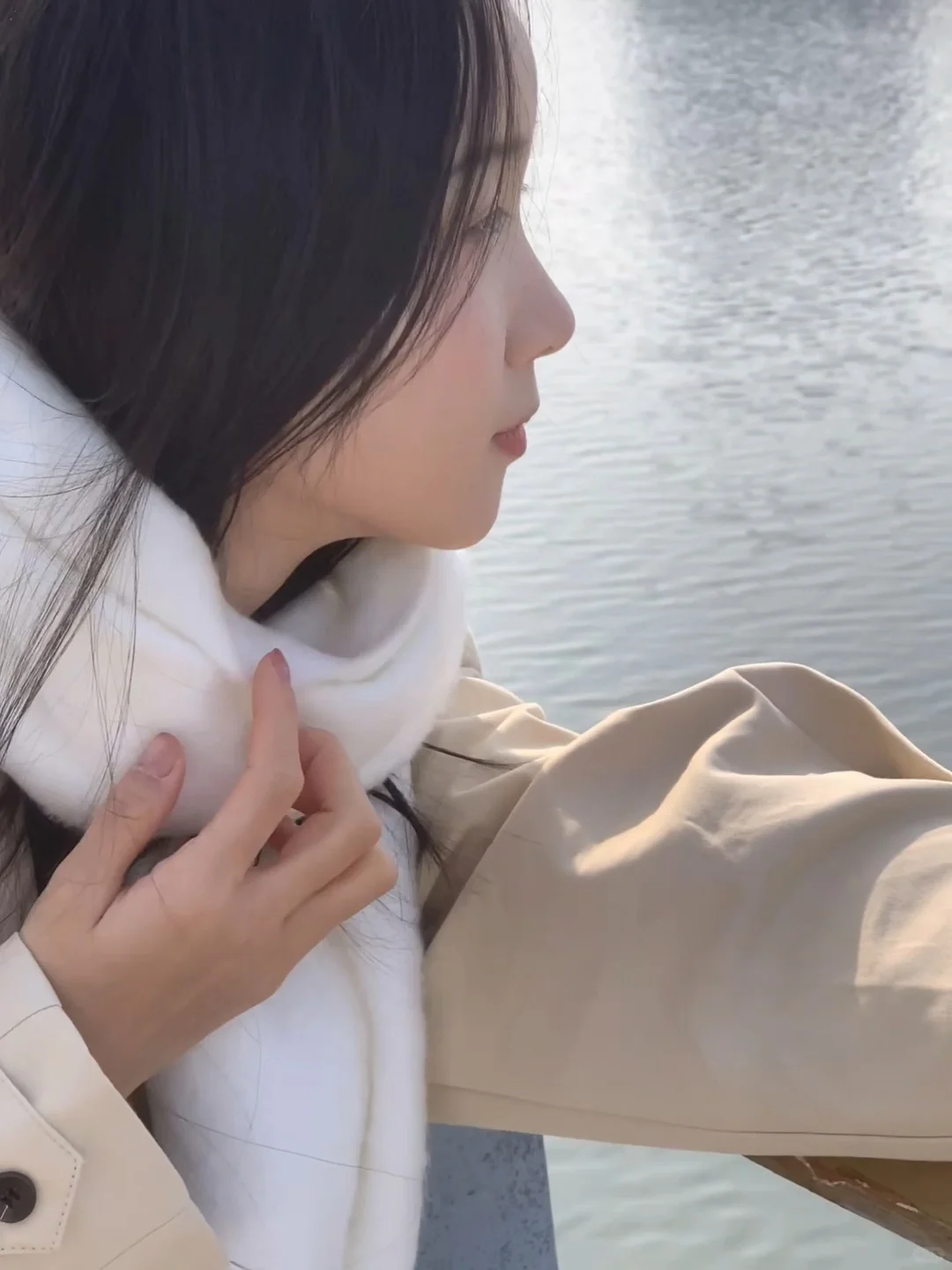 白色围巾好有氛围感~